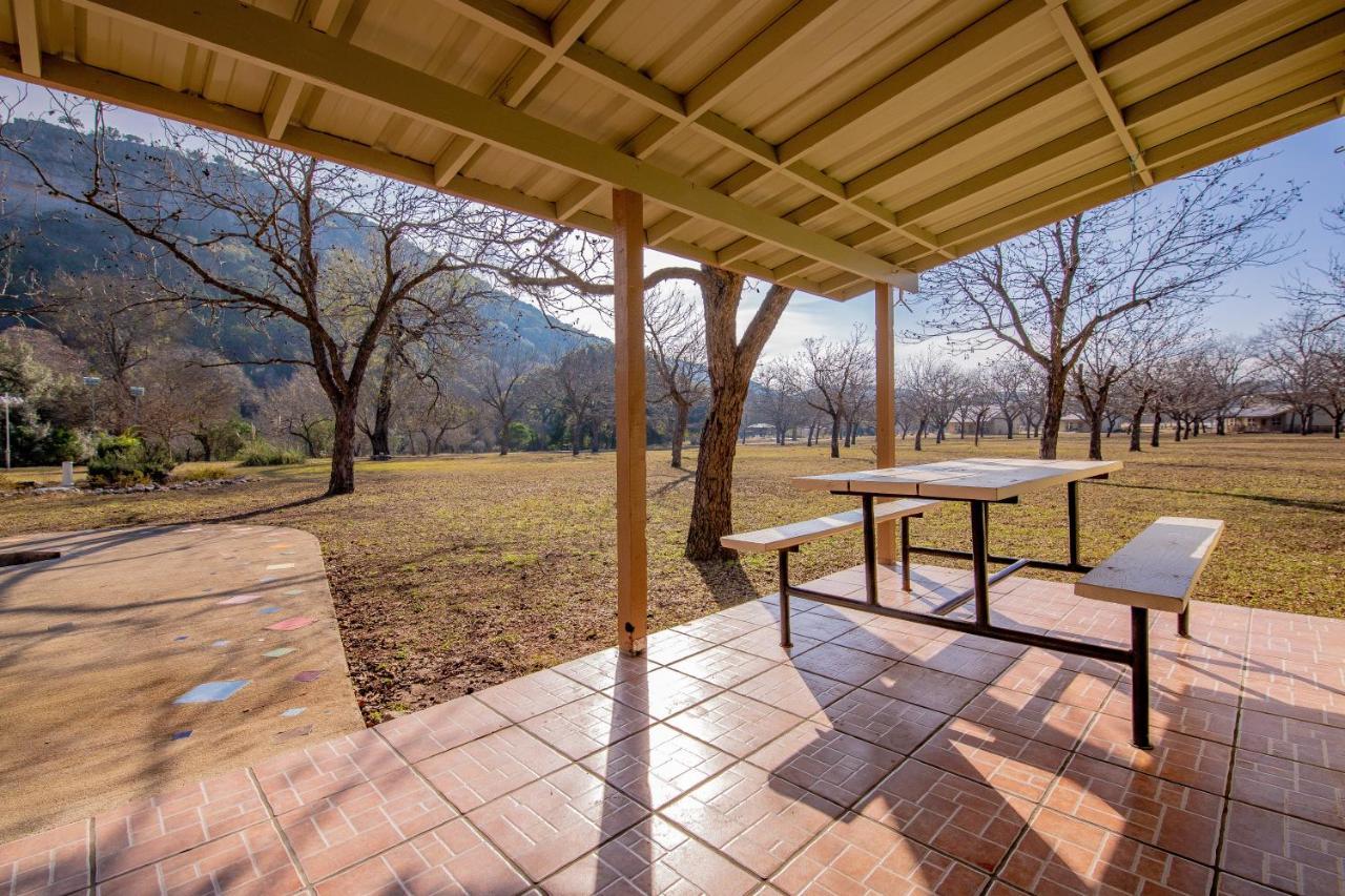 Seven Bluff Cabins Concan Exterior foto