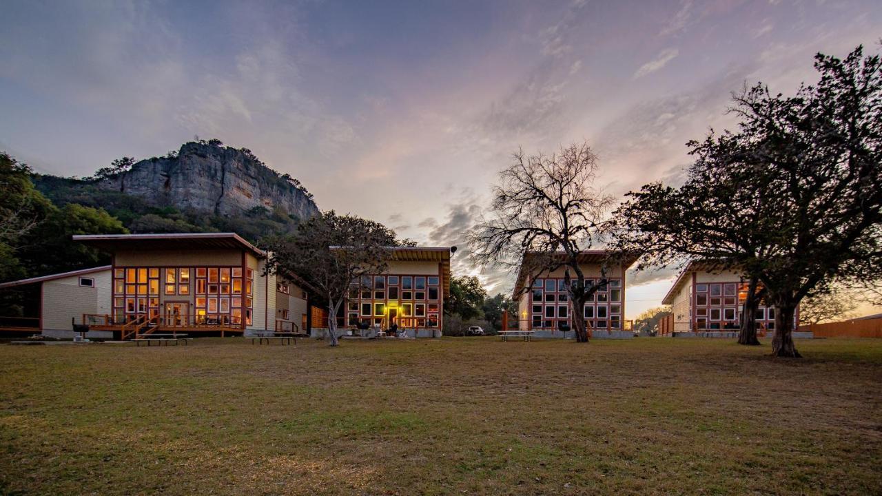 Seven Bluff Cabins Concan Exterior foto