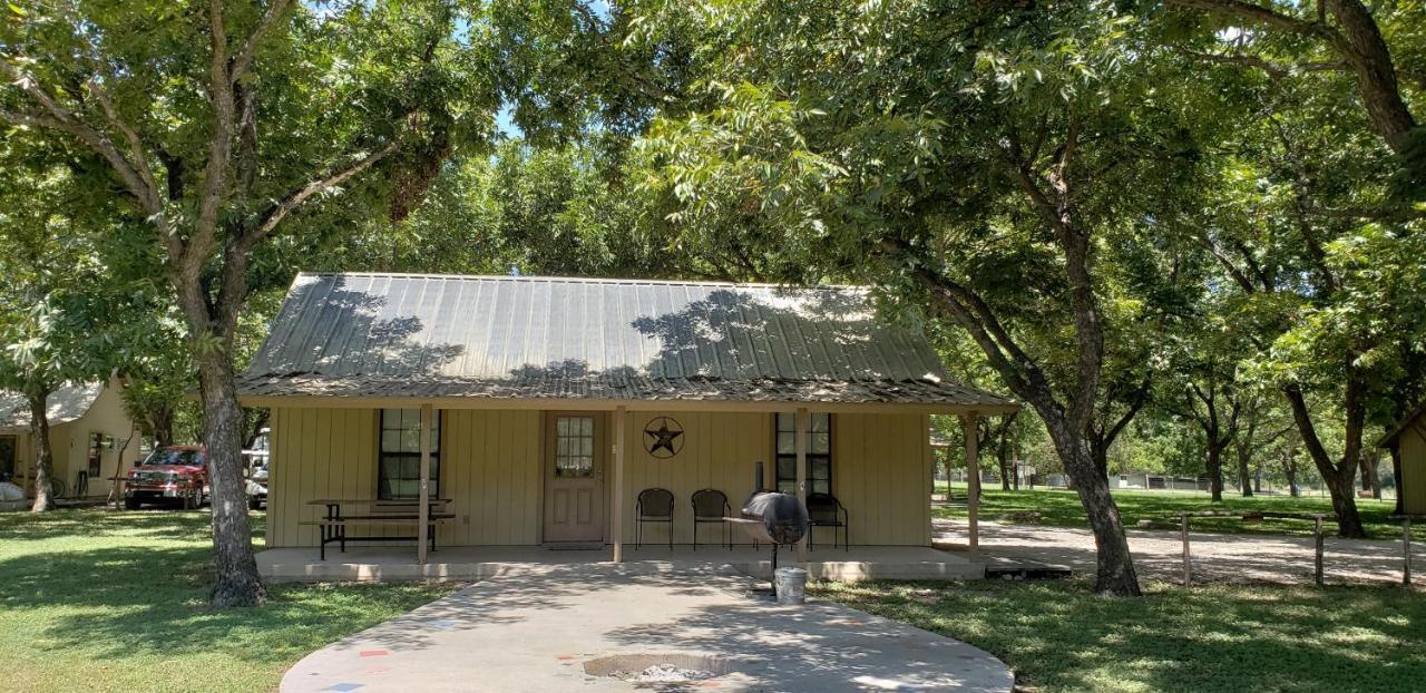 Seven Bluff Cabins Concan Exterior foto